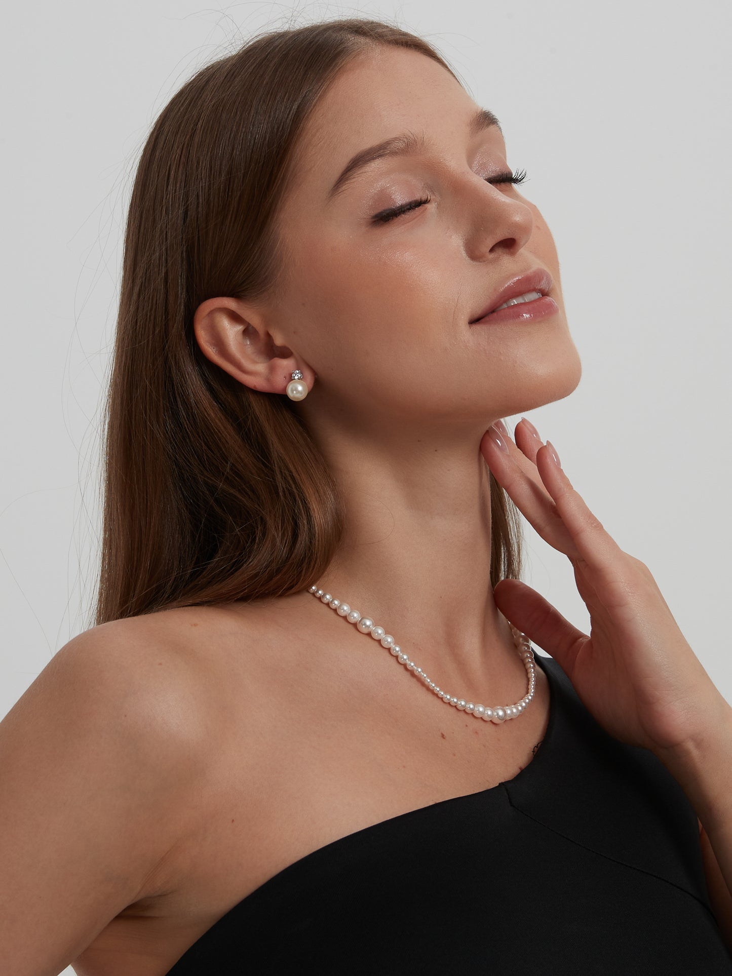 Dianna Classic Pearl Ear Studs