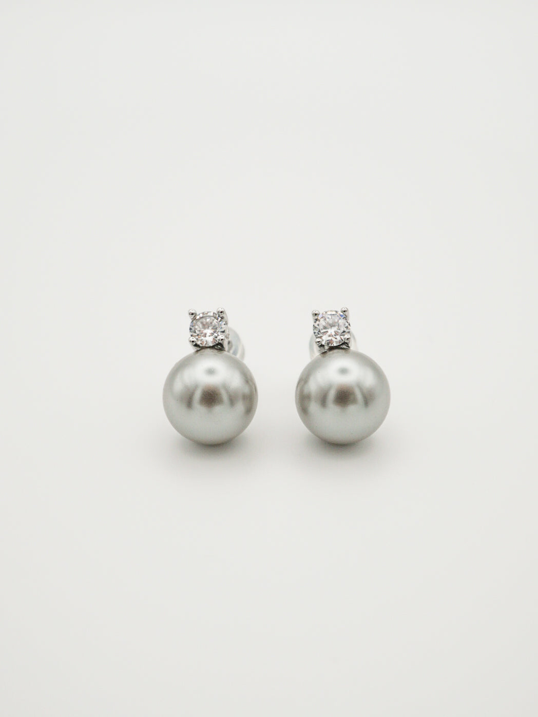 Dianna Classic Pearl Ear Studs