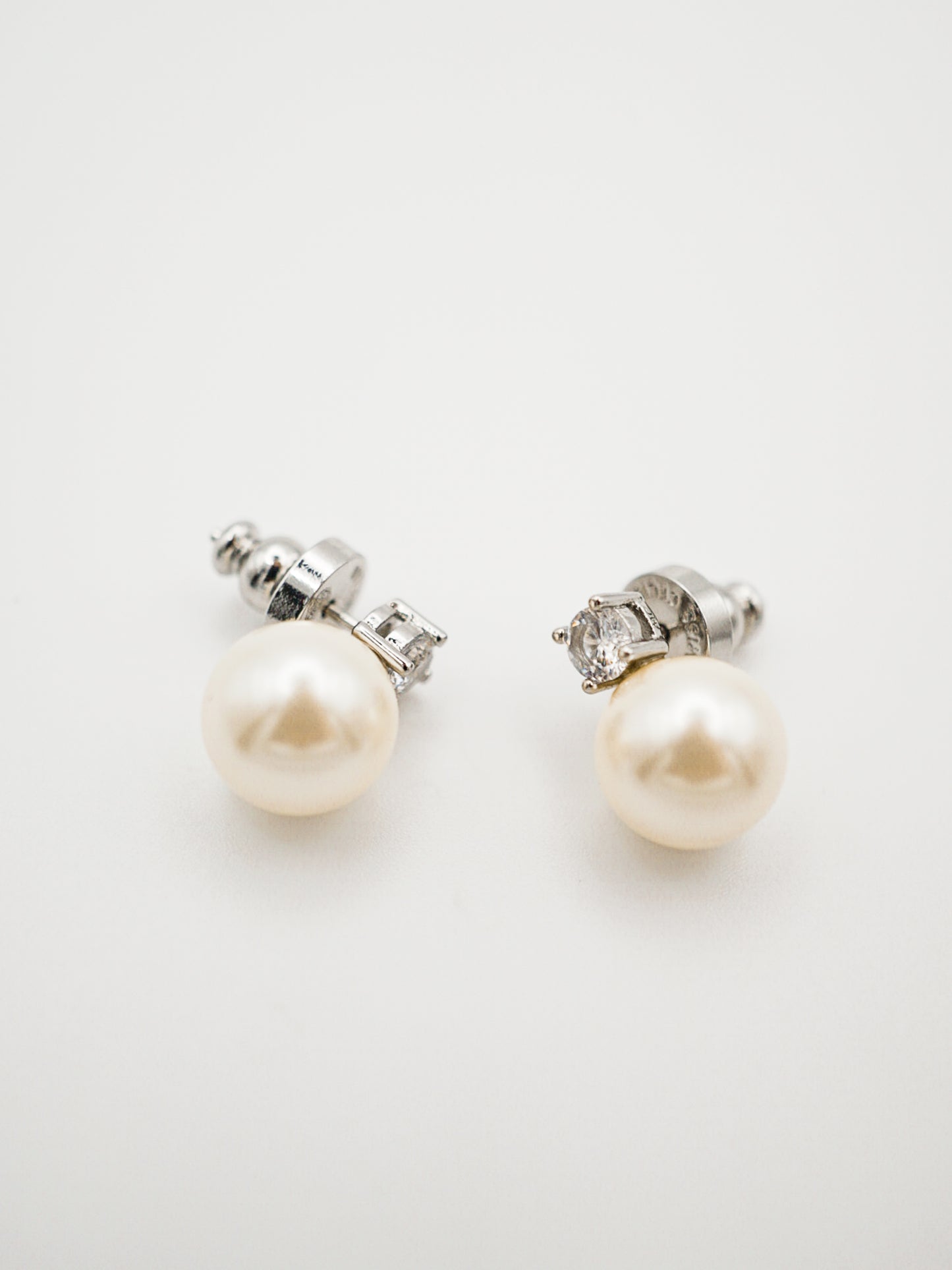 Dianna Classic Pearl Ear Studs