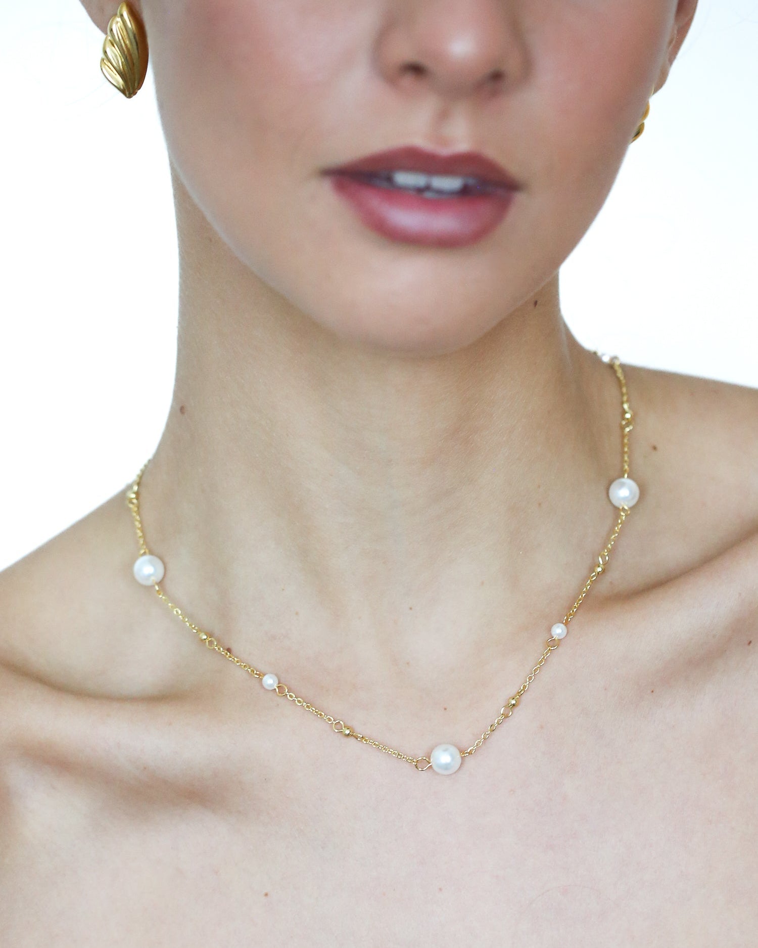 Classic Tin Cup Pearl Necklace