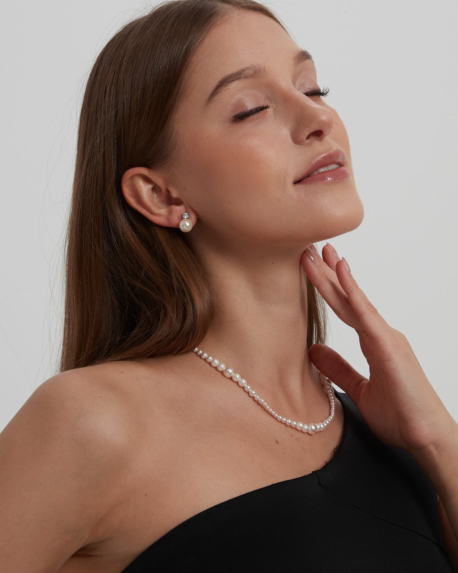Dianna Classic Pearl Ear Studs