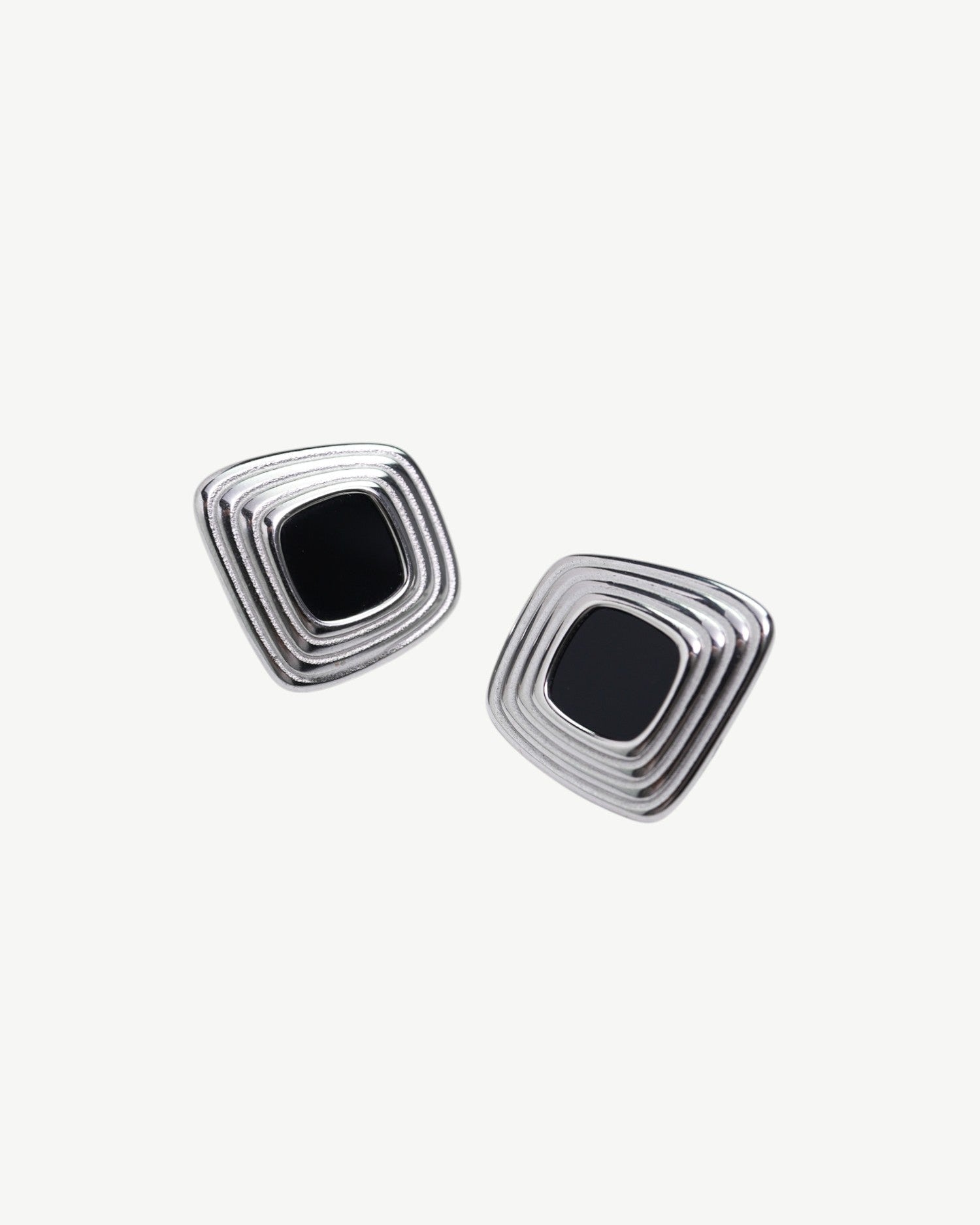 Frame Noir Studs