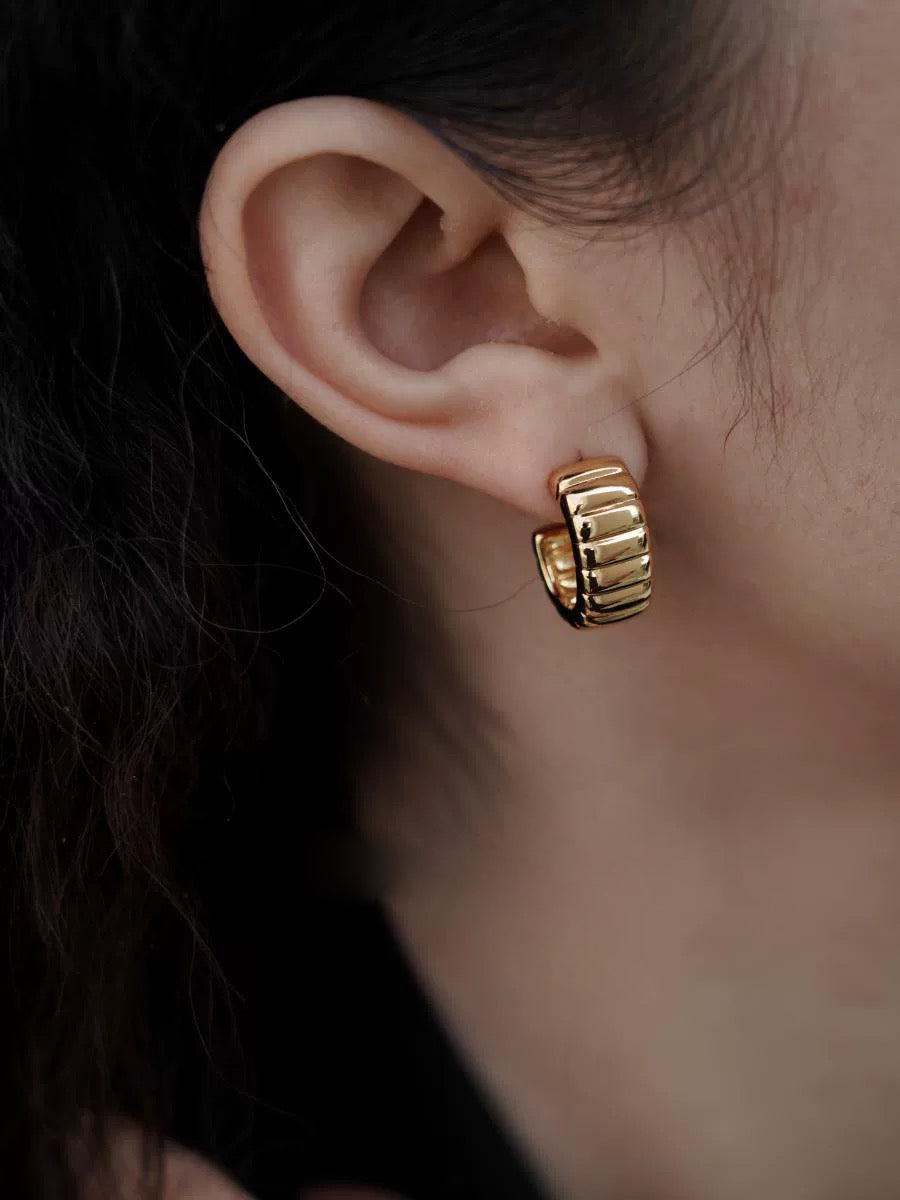 Bold Ribbed Hoops Earrings