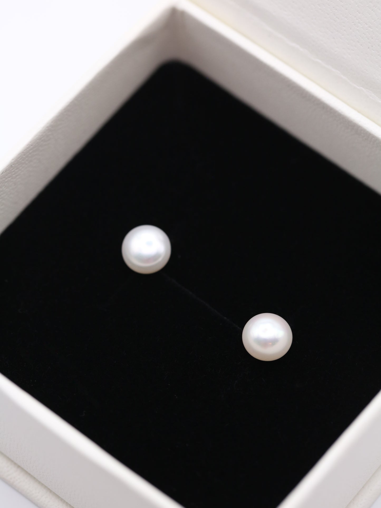 Mini Freshwater Pearl Ear Studs