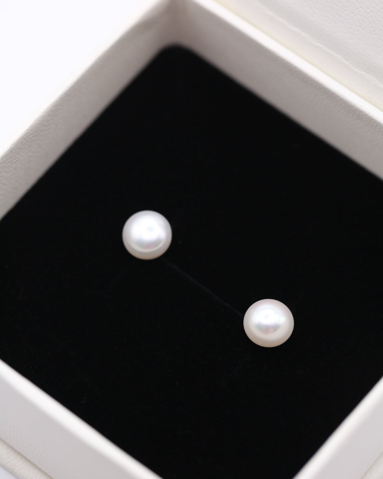 Mini Freshwater Pearl Ear Studs