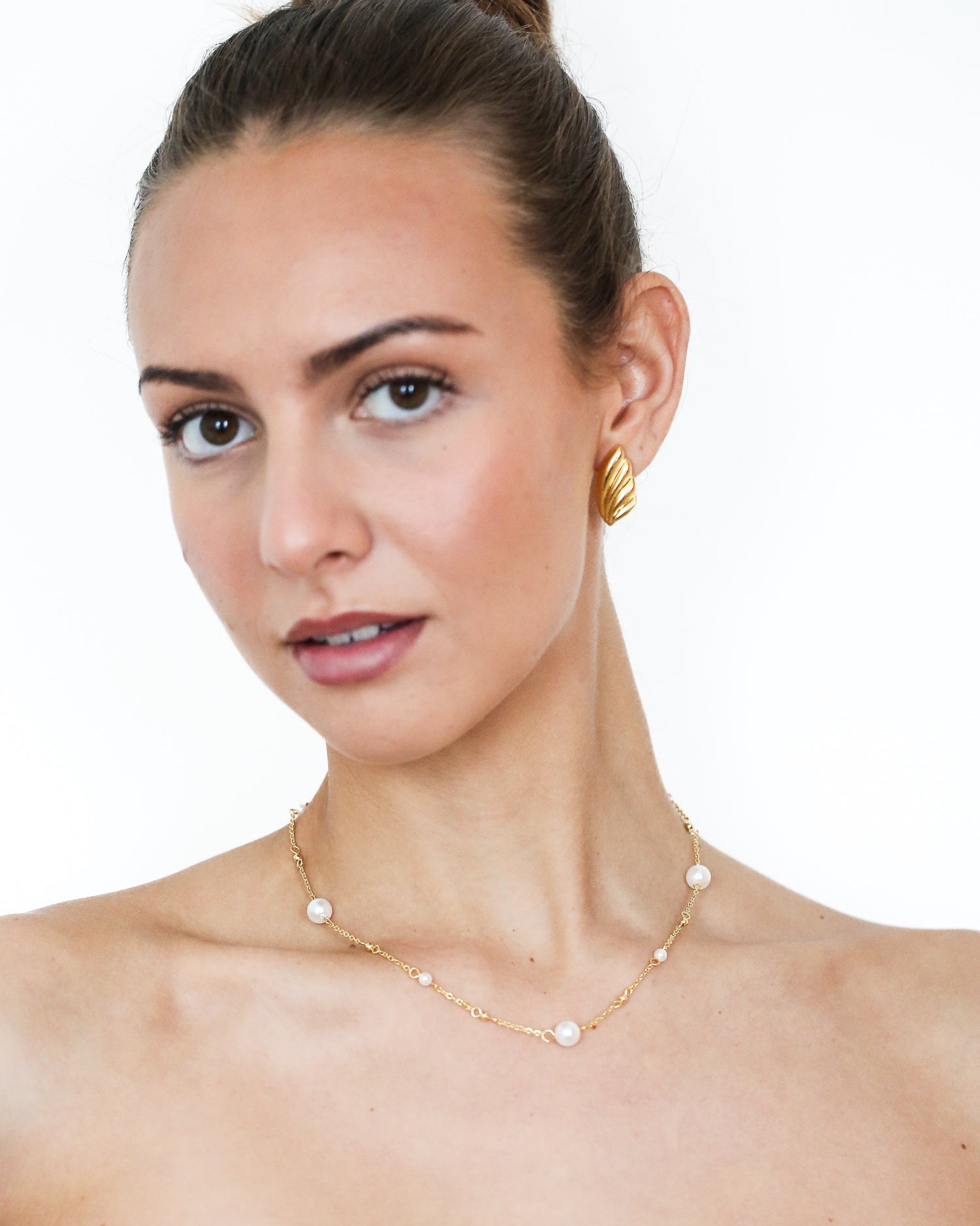 Classic Tin Cup Pearl Necklace