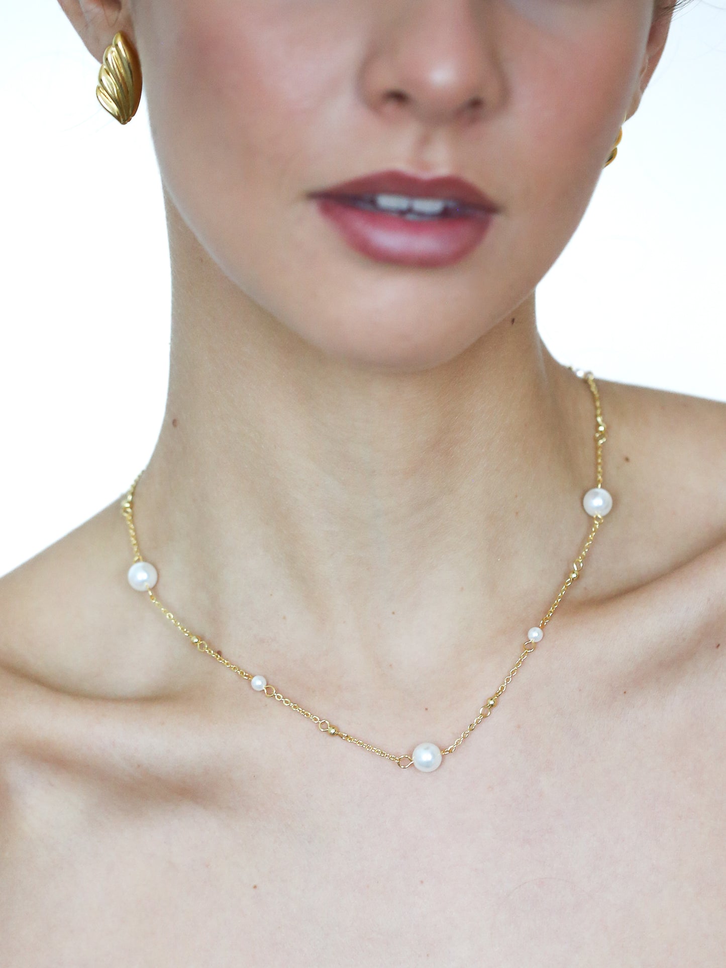 Classic Tin Cup Pearl Necklace